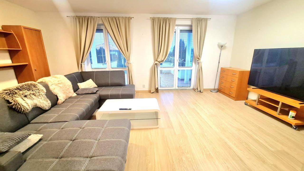Modern & Cozy House With 3 Bed Rooms And Garden Bratislava Exterior foto
