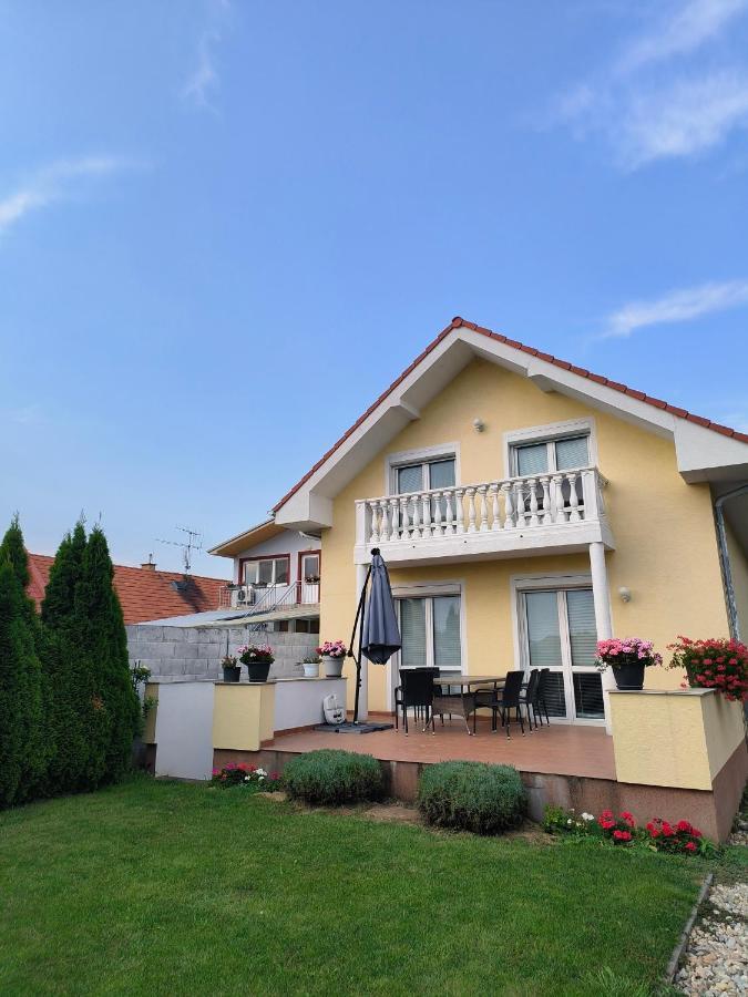 Modern & Cozy House With 3 Bed Rooms And Garden Bratislava Exterior foto